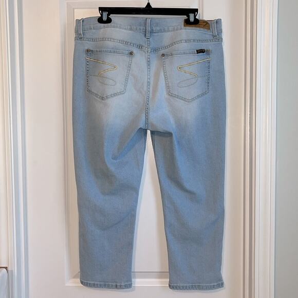 Seven7 Cropped Girlfriend Jeans - Picture 7 of 12